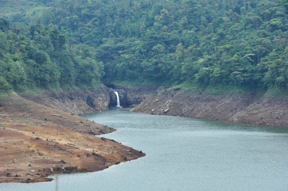Represa em meio à Cordilheira Central, no Panamá, entre David e Bocas del Toro